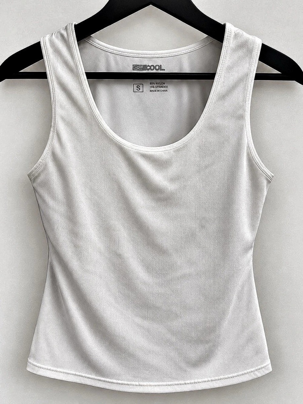 32 Cool White Ribbed Tank Top S Built In Shelf Bra Scoop Neck